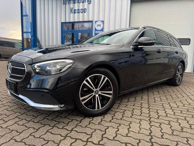 Gebraucht Mercedes E200 Avantgarde 197 PS (144 kW) 2022 Schwarz Limousine