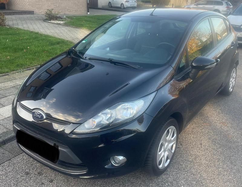 Schwarz Gebraucht 2012 Ford Fiesta Champions Edition Limousine | 3.950 € (Fairer Preis) - Bild 1/4