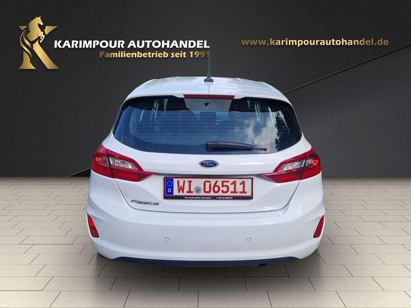 Gebraucht Ford Fiesta Cool & Connect 75 PS (55 kW) 2021 Frostweiß Kleinwagen