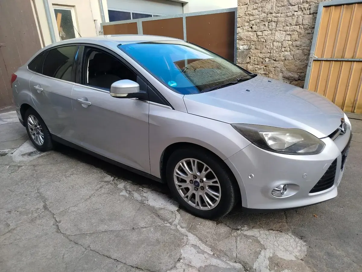 Gebraucht Ford Focus Titanium 150 PS (110 kW) 2011 Silber Limousine