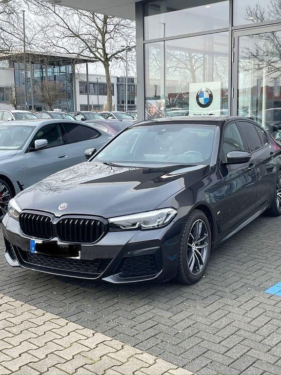 Grau Gebraucht 2022 BMW 540 Shadowline Limousine | 44.500 € (Superpreis) - Bild 1/4