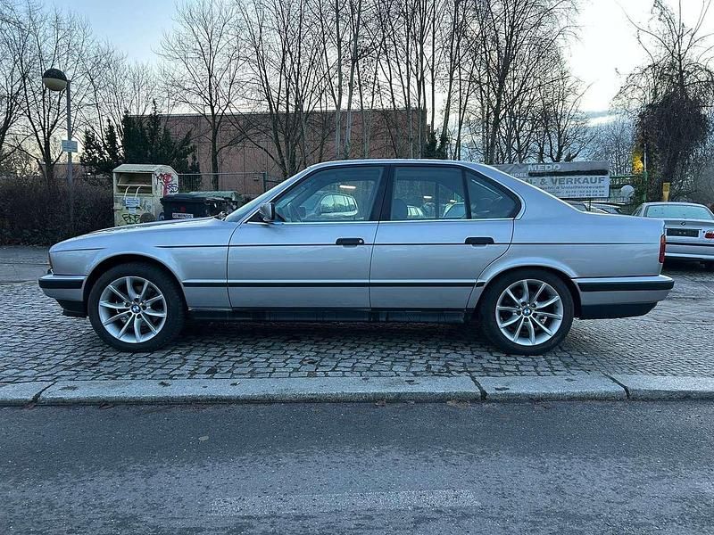 Second-hand BMW 520 150 CP (110 kW) 1993 Argintiu Berlinǎ