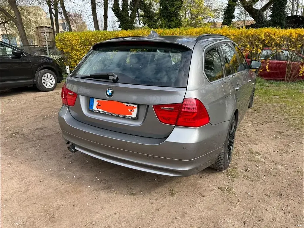 Gebraucht BMW 320 184 PS (135 kW) 2012 Grau Kombi