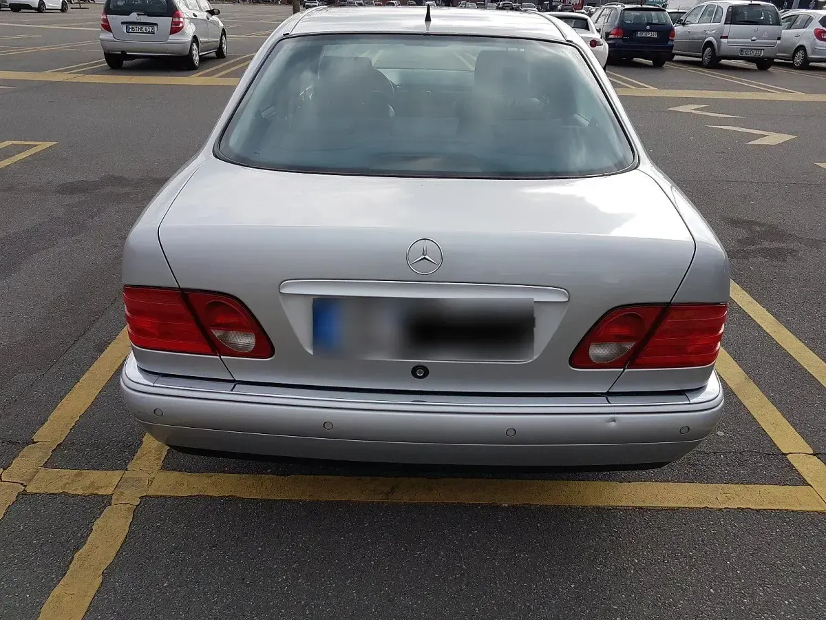 Gebraucht Mercedes E200 136 PS (100 kW) 1999 Silber Limousine