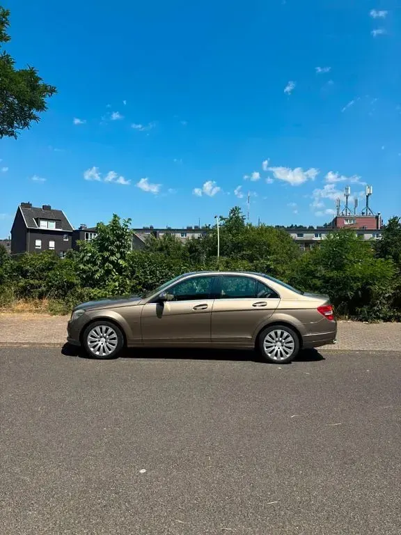 Gebraucht Mercedes 320 224 PS (164 kW) 2008 Beige Limousine
