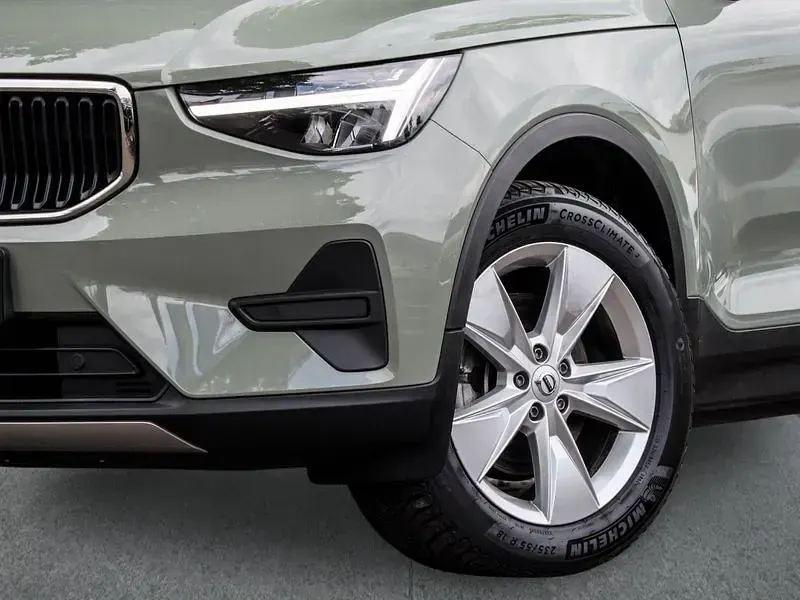 Gebraucht Volvo XC40 Core 163 PS (119 kW) 2024 Grün SUV