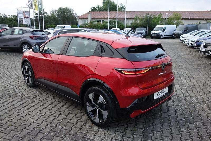 Gebraucht Renault Megane E-Tech Evolution 160 kW (218 PS) 2023 Rot Limousine