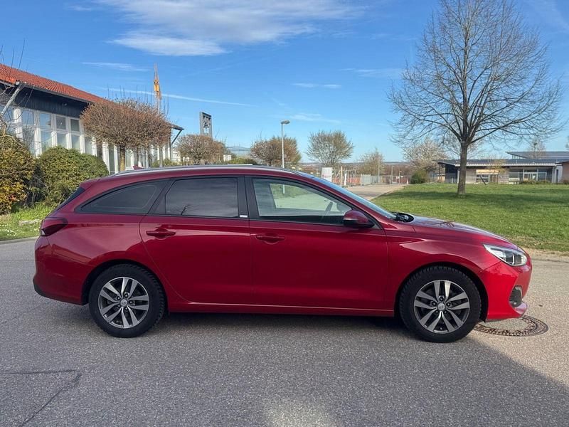 Gebraucht Hyundai i30 Style 140 PS (102 kW) 2020 Rot Kombi