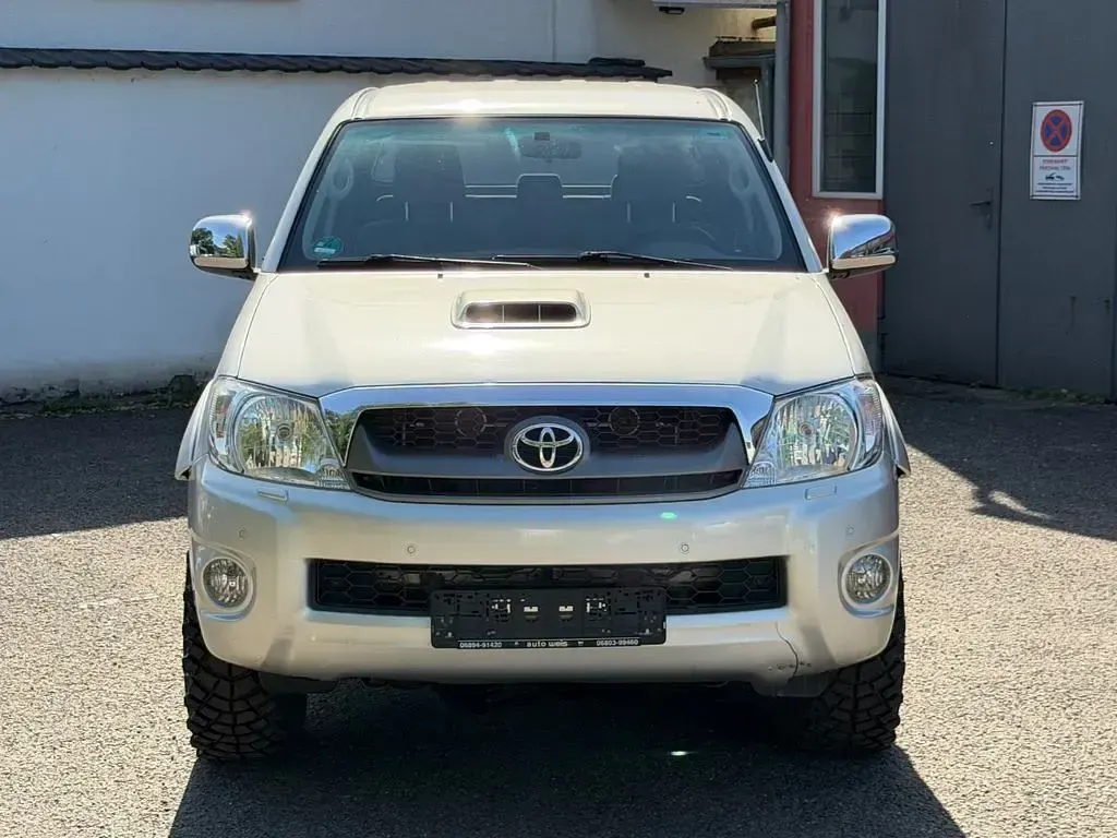 Gebraucht Toyota HiLux Life 171 PS (125 kW) 2011 Silber Pickup