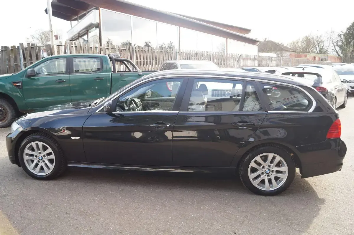 Gebraucht BMW 320 Exclusive 184 PS (135 kW) 2011 Schwarz Kombi