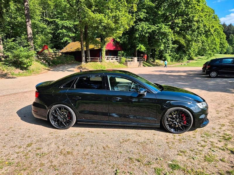 Schwarz Gebraucht 2019 Audi RS3 Kleinwagen | 41.999 € (Fairer Preis) - Bild 1/4
