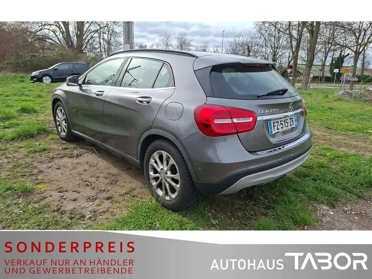 Gebraucht Mercedes GLA200 Style 156 PS (114 kW) 2014 Mountaingrau  met. SUV
