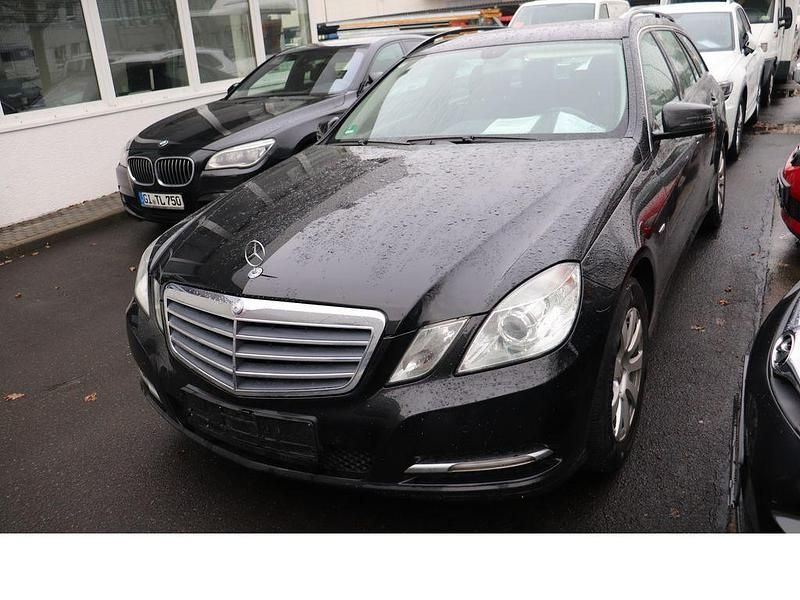 Gebraucht Mercedes E220 170 PS (125 kW) 2011 Schwarz Limousine
