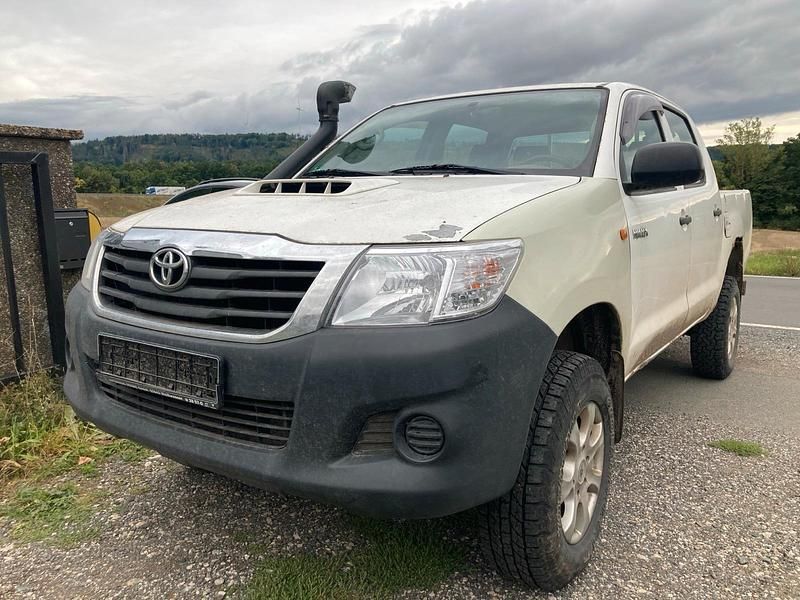 Weiß Gebraucht 2013 Toyota HiLux Abholung | 9.999 € (Fairer Preis) - Bild 1/4
