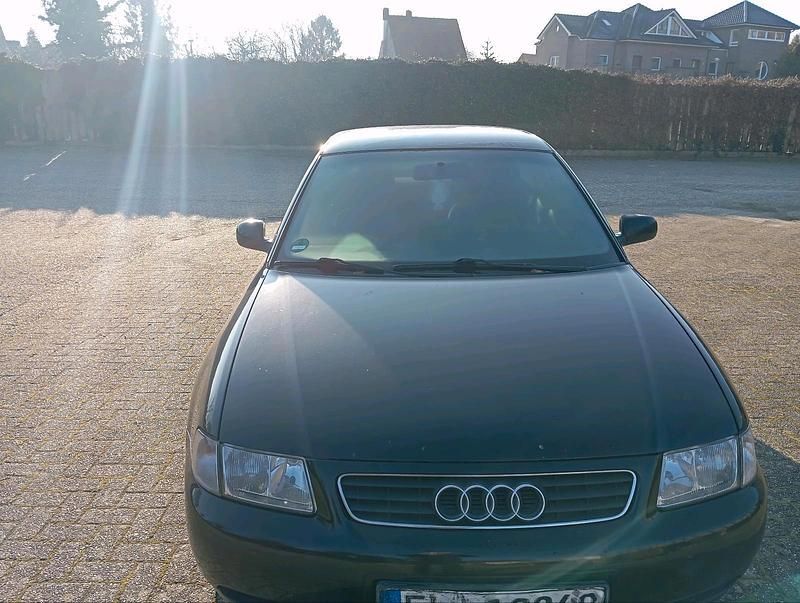 Schwarz Gebraucht 1997 Audi A3 Kleinwagen | 700 € (Superpreis) - Bild 1/4