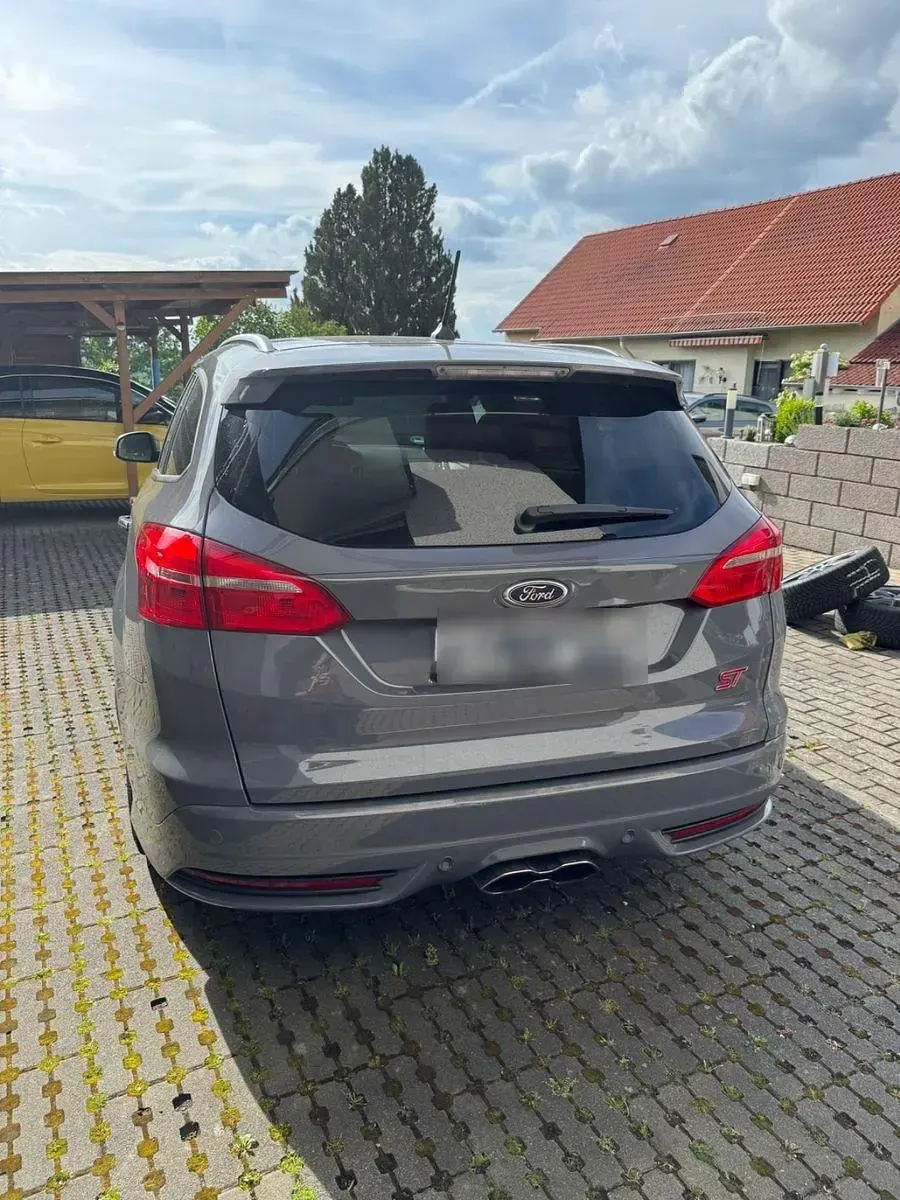 Gebraucht Ford Focus Sport 250 PS (183 kW) 2018 Grau Kombi