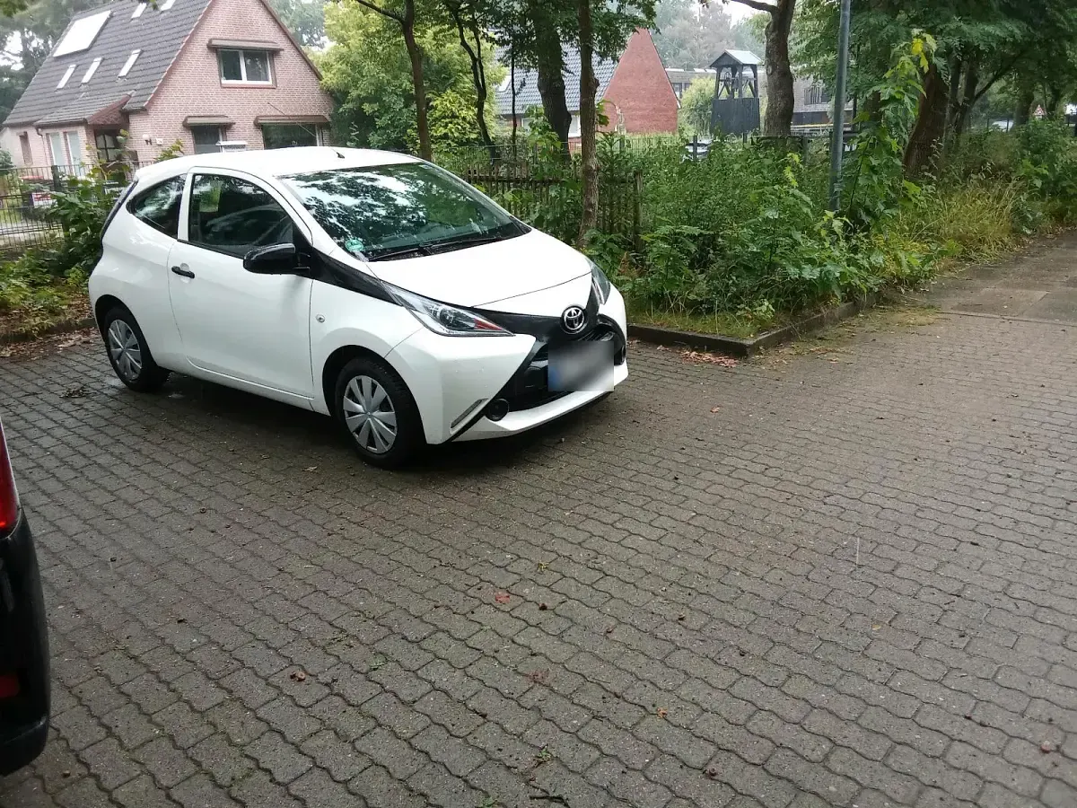 Gebraucht Toyota Aygo 69 PS (50 kW) 2015 Weiß Kleinwagen