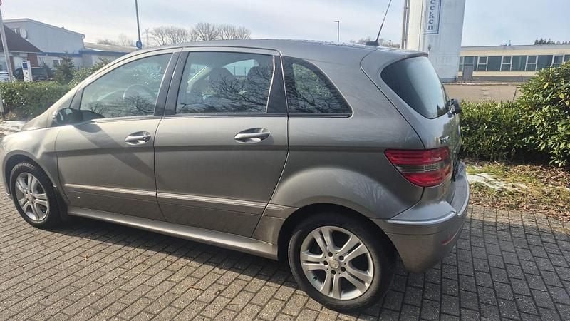 Gebraucht Mercedes B200 136 PS (100 kW) 2008 Grau Van / Kleinbus