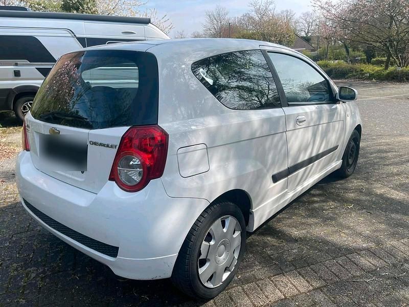 Gebraucht Chevrolet Aveo 85 PS (62 kW) 2009 Weiß Kleinwagen