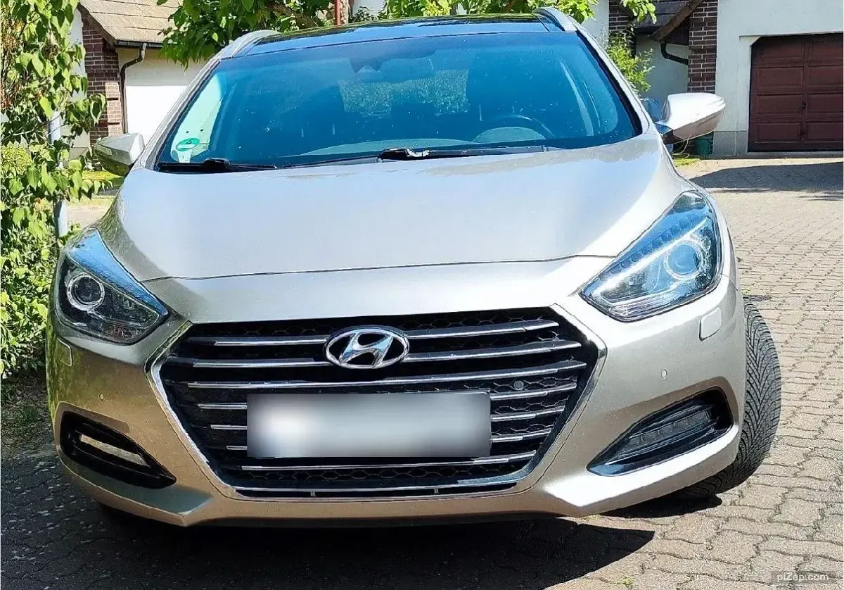 Gebraucht Hyundai i40 Premium 141 PS (103 kW) 2016 Gold Kombi