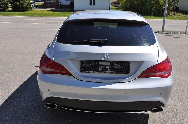 Gebraucht Mercedes CLA200 Night 136 PS (100 kW) 2015 Silber Limousine