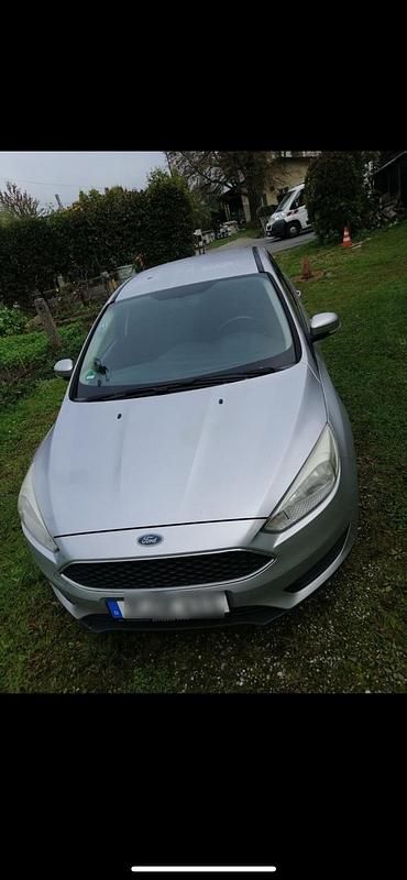 Gebraucht Ford Focus 120 PS (88 kW) 2016 Grau Limousine