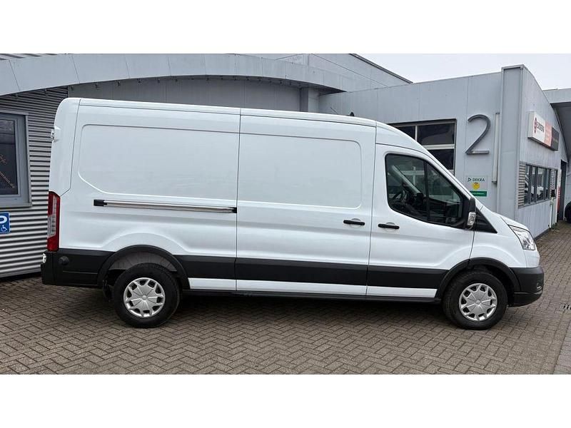 Gebraucht Ford Transit Trend 131 PS (96 kW) 2022 Frostweiß Limousine