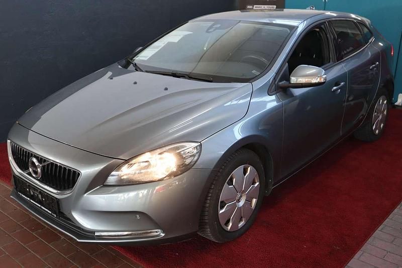 Gebraucht Volvo V40 Basis 120 PS (88 kW) 2016 Osmium grey metallic Kombi