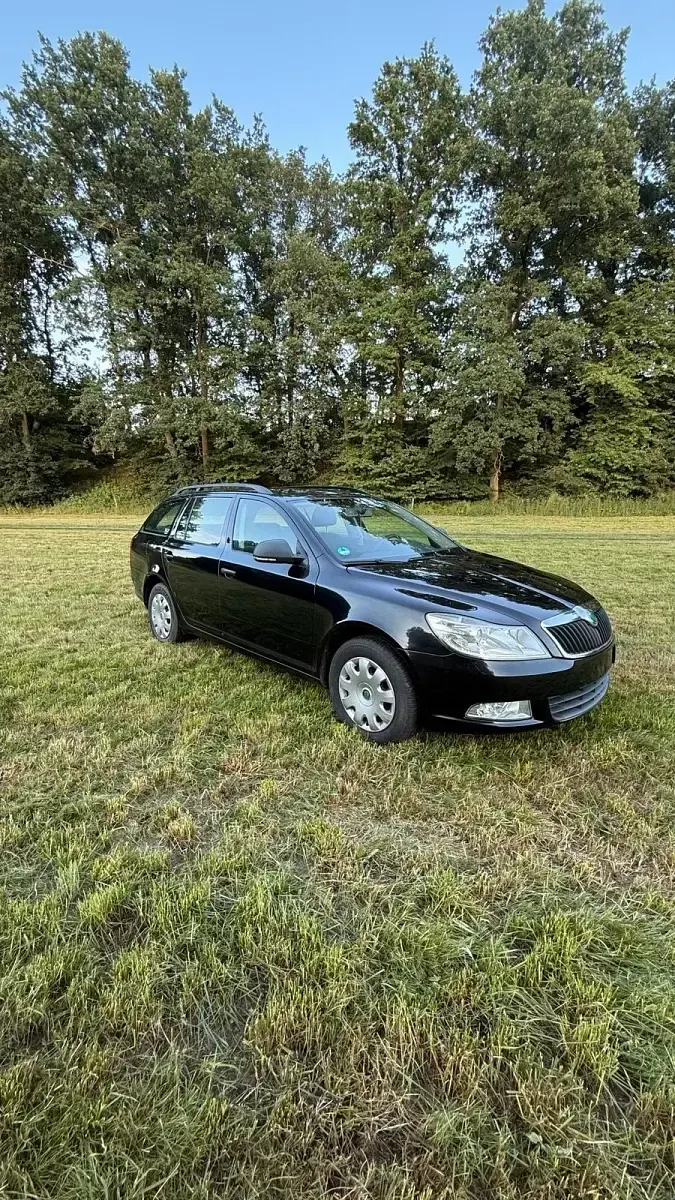 Gebraucht Skoda Octavia 105 PS (77 kW) 2012 Schwarz Kombi