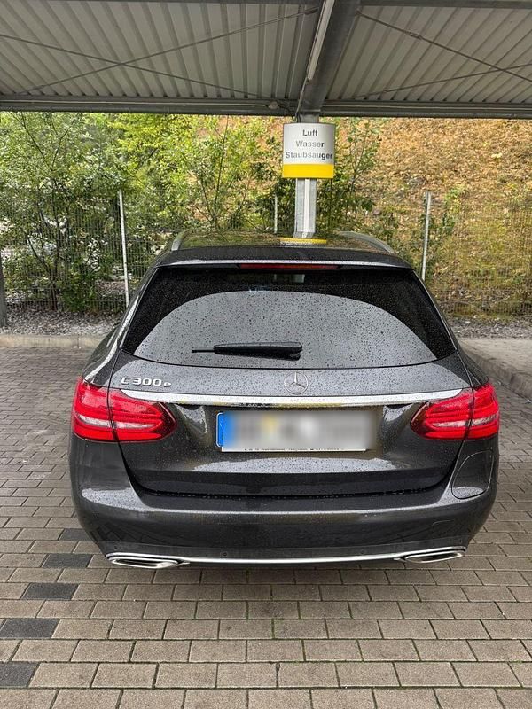 Grau Gebraucht 2020 Mercedes C300e Kombi | 19.950 € (Guter Preis) - Bild 1/4
