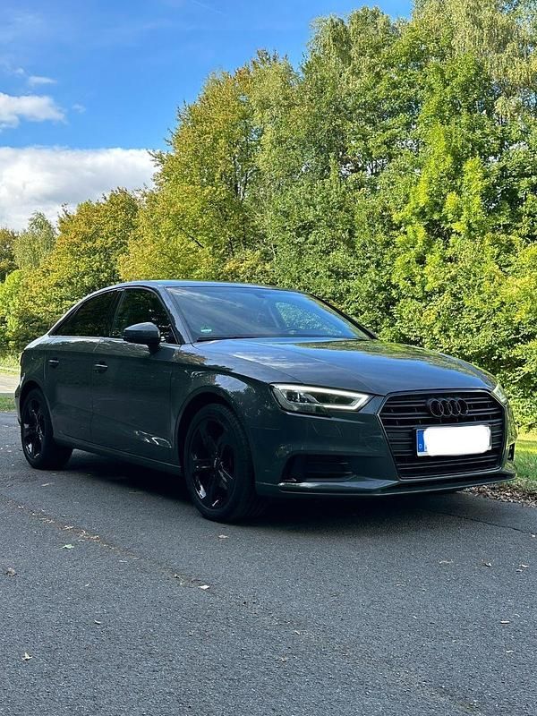 Gebraucht Audi A3 Sport 116 PS (85 kW) 2018 Grau Limousine