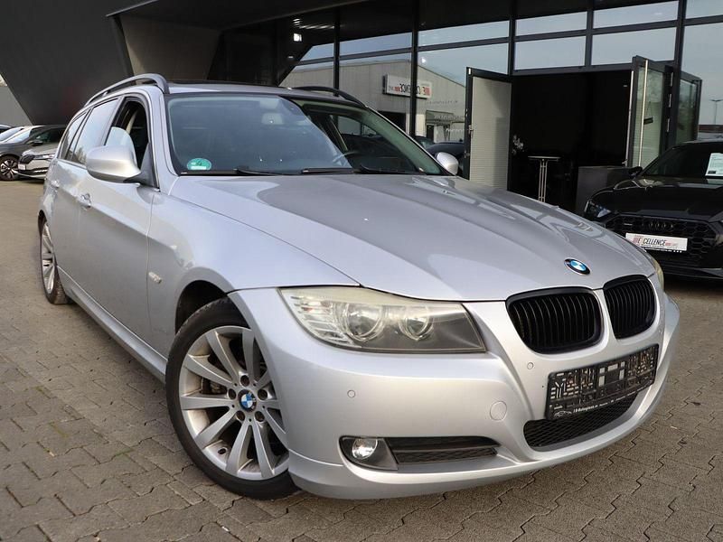 Titansilber Gebraucht 2009 BMW 325 Sport Line Kombi | 7.102 € (Guter Preis) - Bild 1/4