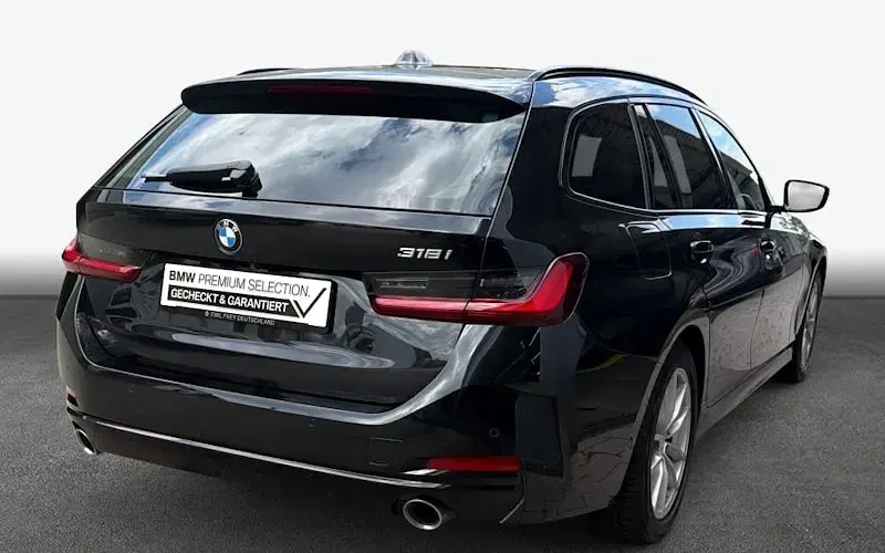 Gebraucht BMW 318 Sport Line 156 PS (114 kW) 2024 Saphirschwarz metallic Kombi