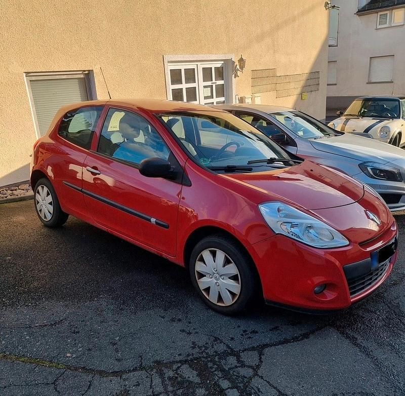 Gebraucht Renault Clio II 75 PS (55 kW) 2009 Rot Kleinwagen