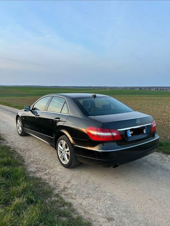 Gebraucht Mercedes E200 Avantgarde 184 PS (135 kW) 2011 Schwarz Limousine