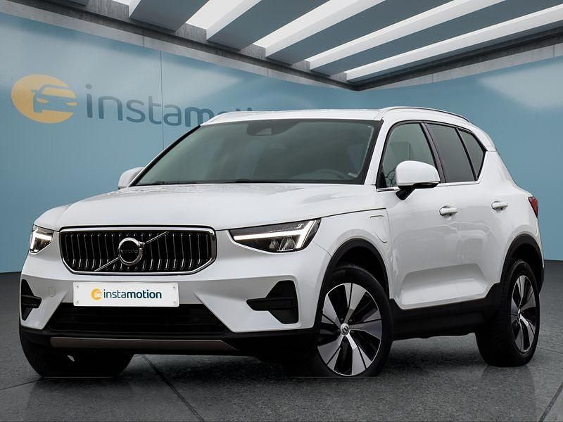 Weiß Gebraucht 2022 Volvo XC40 SUV | 32.999 € (Fairer Preis) - Bild 1/4