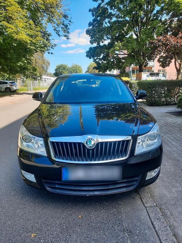 Schwarz Gebraucht 2011 Skoda Octavia Limousine | 4.998 € (Guter Preis) - Bild 1/4