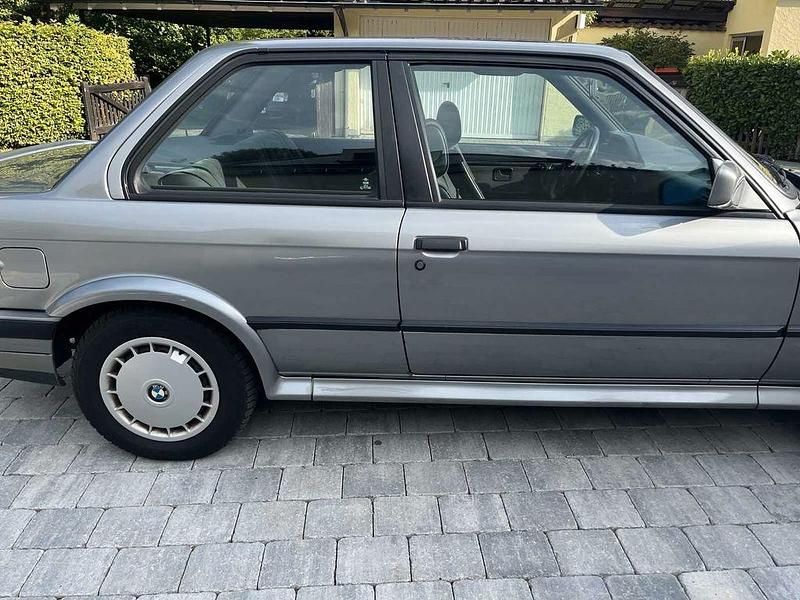 Second-hand BMW 325 231 CP (169 kW) 1987 Argintiu Berlinǎ