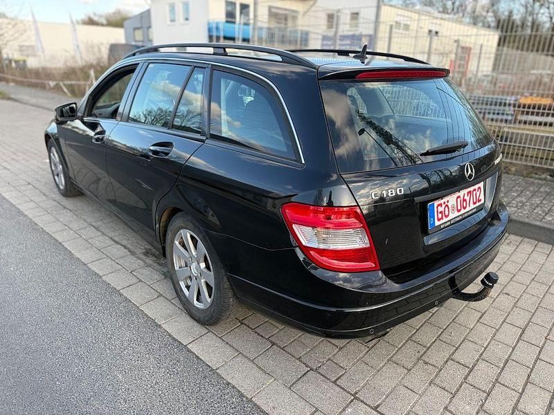 Gebraucht Mercedes C180 156 PS (114 kW) 2009 Schwarz Kombi