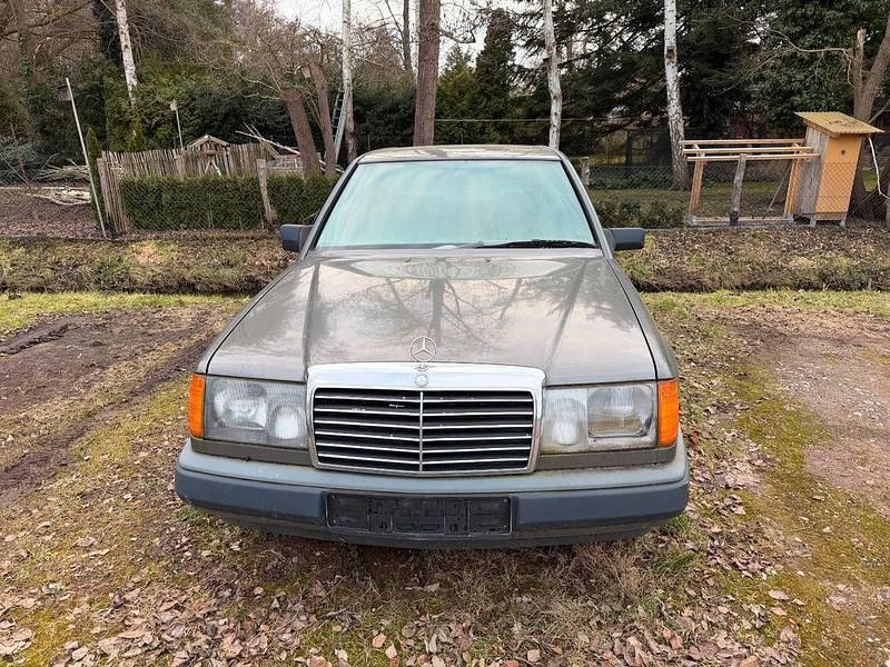 Gebraucht Mercedes E230 132 PS (97 kW) 1989 Grau Limousine
