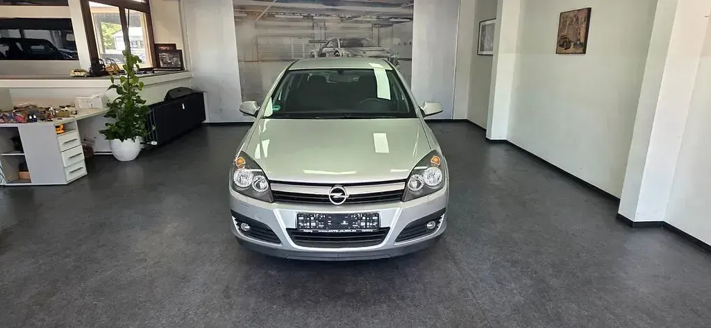 Gebraucht Opel Astra Edition 105 PS (77 kW) 2006 Silber Limousine