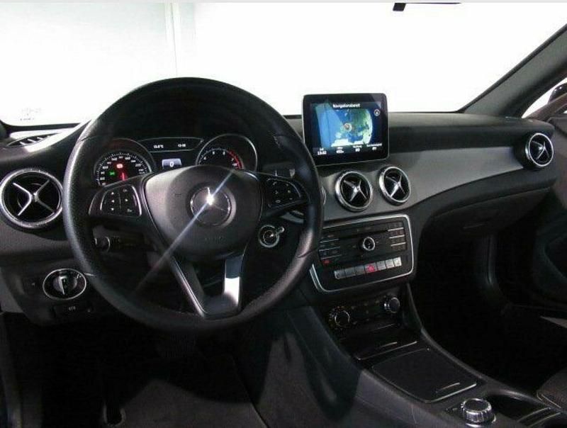 Gebraucht Mercedes CLA200 156 PS (114 kW) 2016 Schwarz Limousine