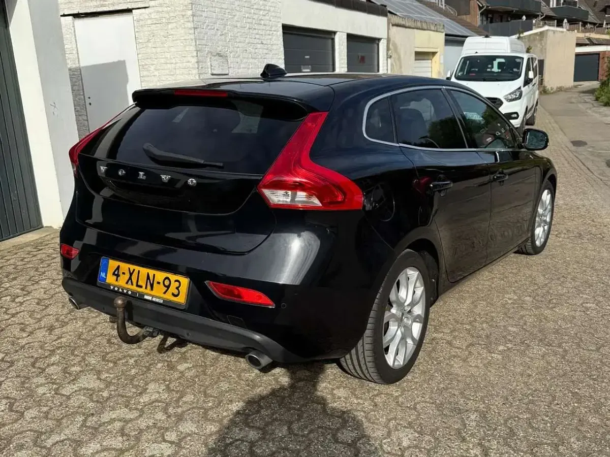 Gebraucht Volvo V40 Summum 190 PS (139 kW) 2014 Schwarz Limousine