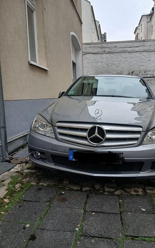 Grau Gebraucht 2010 Mercedes C200 Avantgarde Limousine | 6.499 € - Bild 1/4