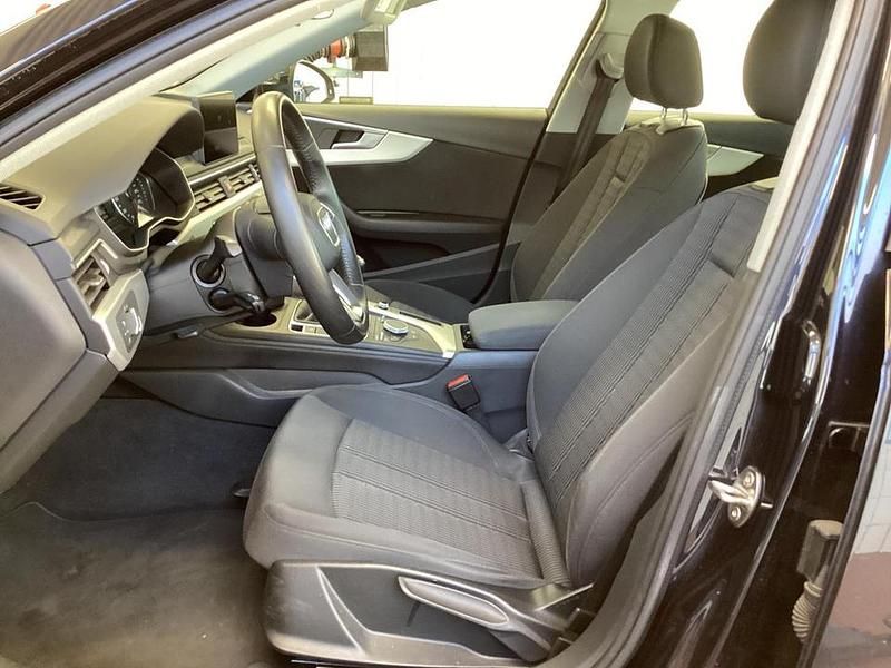 Gebraucht Audi A4 Design 150 PS (110 kW) 2018 Mondscheinblau Kombi