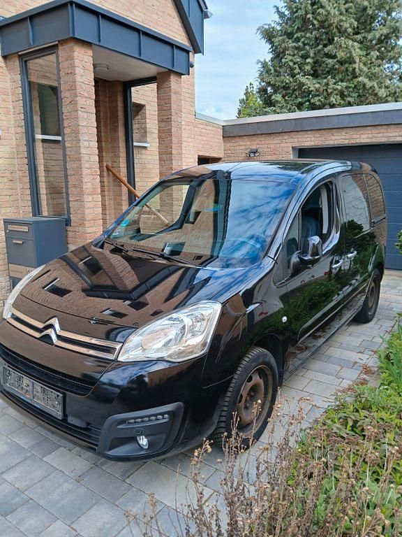 Second-hand Citroën Berlingo SELECTION 98 CP (72 kW) 2017 Negru Monovolum