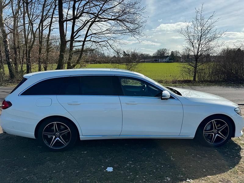 Gebraucht Mercedes E350 AMG 258 PS (189 kW) 2018 Weiß Kombi