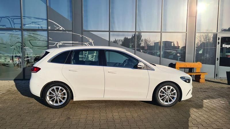 Gebraucht Mercedes B200 150 PS (110 kW) 2020 Weiß Van / Kleinbus