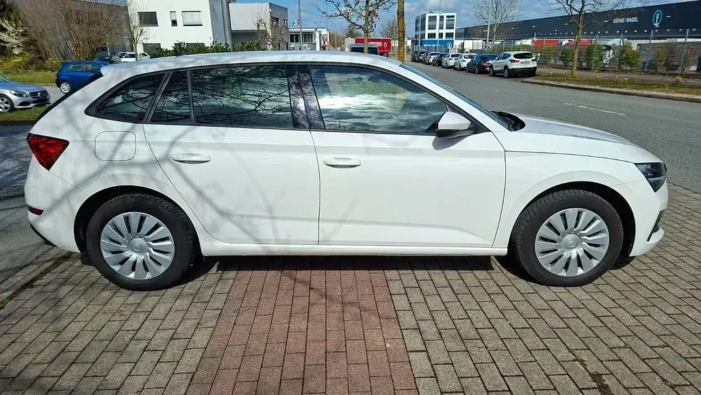 Gebraucht Skoda Scala 95 PS (69 kW) 2020 Weiß Kleinwagen