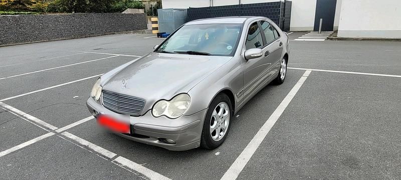 Gebraucht Mercedes C220 140 PS (102 kW) 2003 Grau Limousine